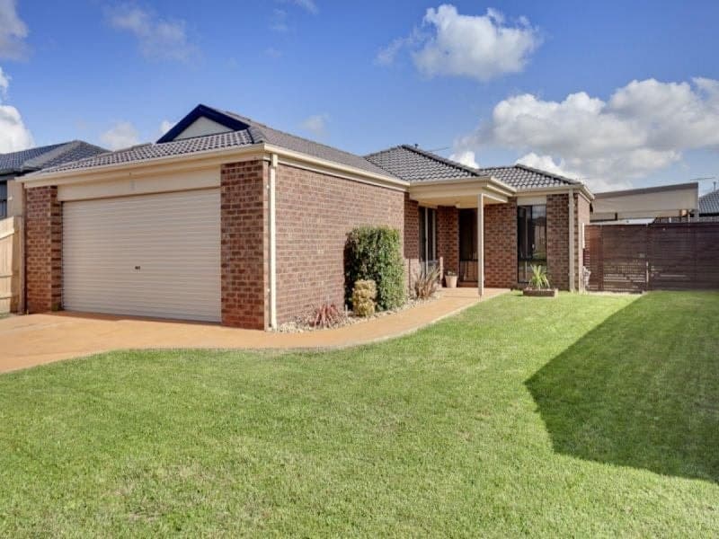 5 Nandaly Place Cranbourne West VIC, Cranbourne West - Thumbnail 2
