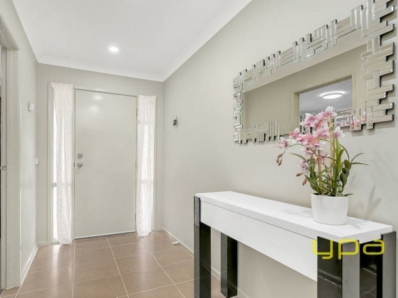 6 Parkdale Drive, LYNDHURST, Lyndhurst - Thumbnail 3