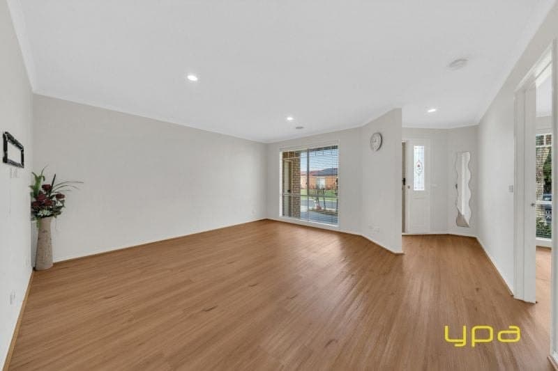55 Breamlea Way, CRANBOURNE WEST, Cranbourne West - Thumbnail 2