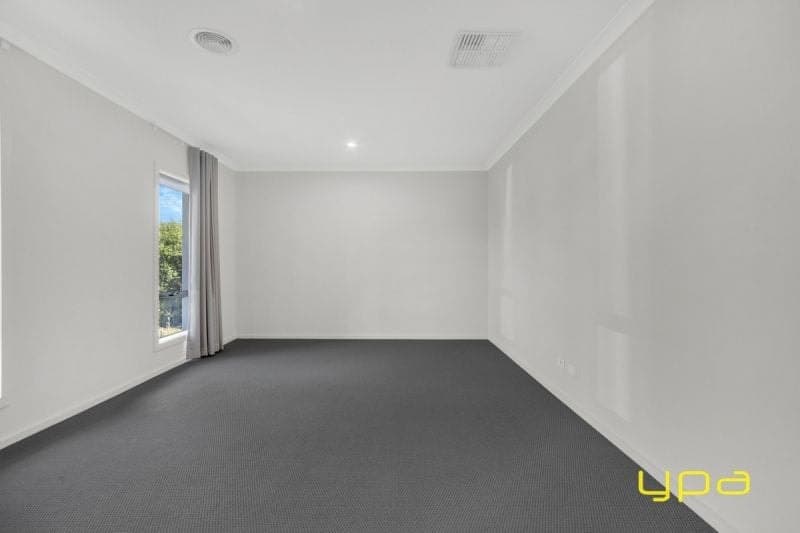 18 Hazelmere Avenue, Cranbourne West, Cranbourne West - Thumbnail 2