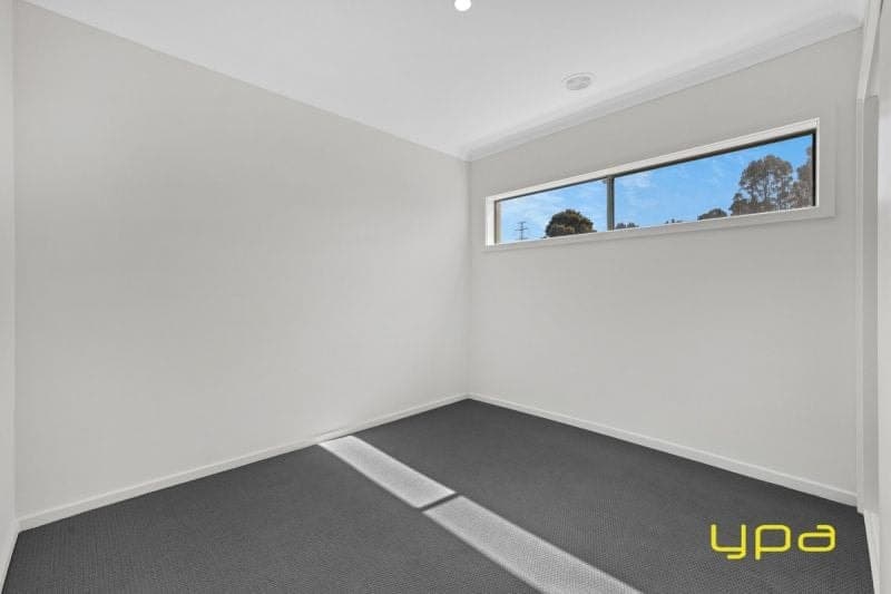 18 Hazelmere Avenue, Cranbourne West, Cranbourne West - Thumbnail 4