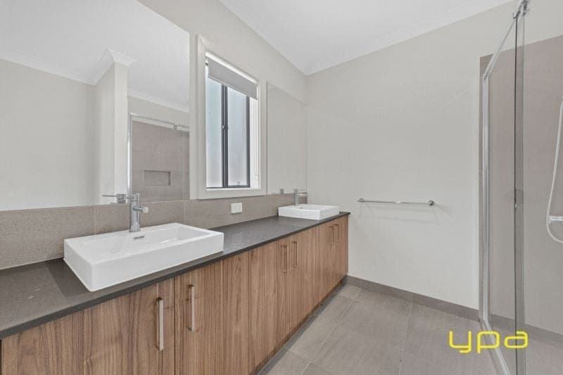 18 Hazelmere Avenue, Cranbourne West, Cranbourne West - Thumbnail 5