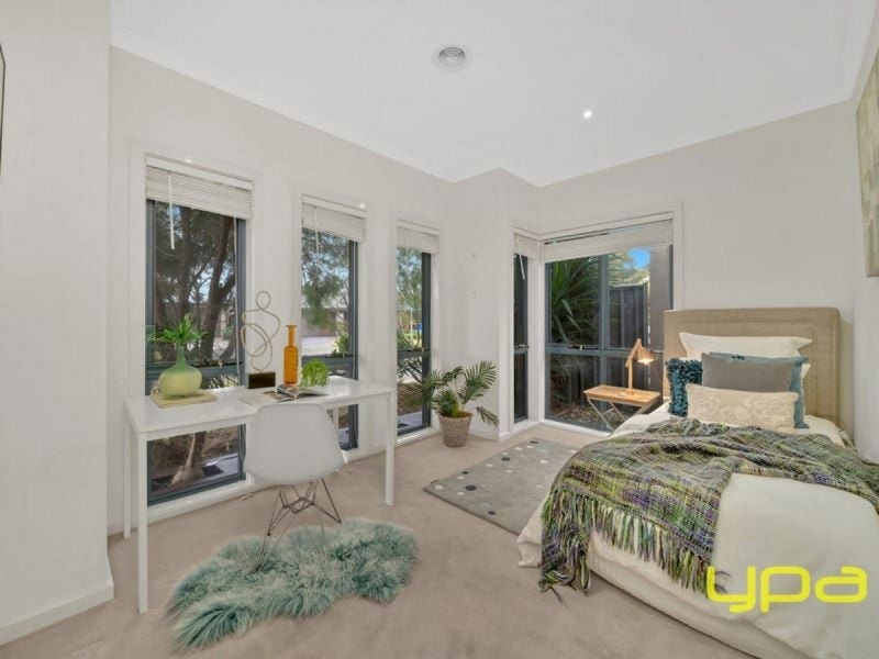 42 Pegasus Road, CRANBOURNE WEST, Cranbourne West - Thumbnail 2