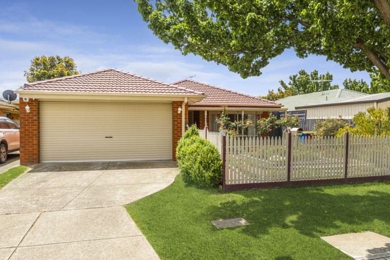 16 Carina Terrace Cranbourne West VIC, Cranbourne West - Image 1