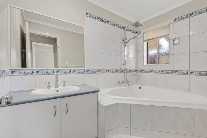 16 Carina Terrace Cranbourne West VIC, Cranbourne West - Thumbnail 6