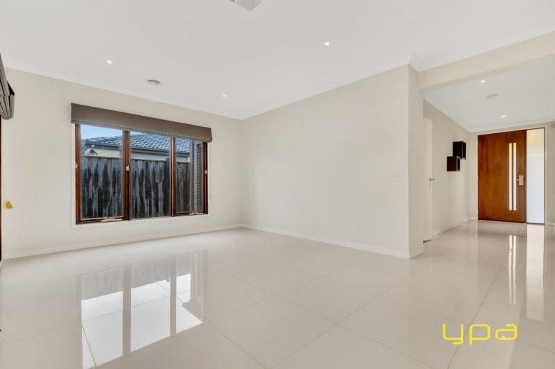 4 Marblelight Way, Clyde North, Clyde North - Thumbnail 2