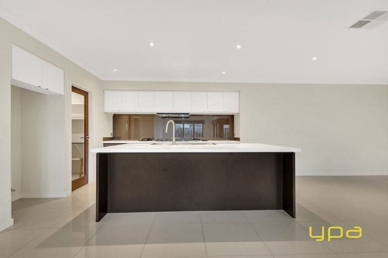 4 Marblelight Way, Clyde North, Clyde North - Thumbnail 4