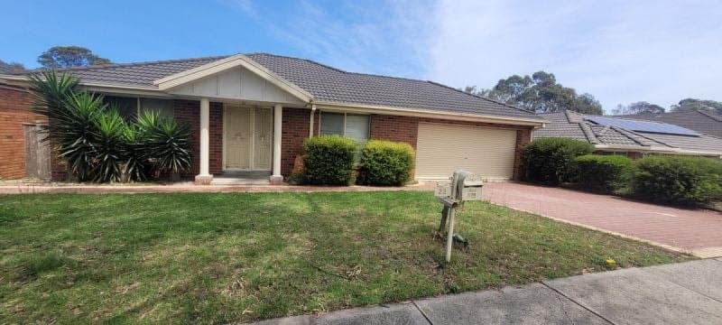 22 St Bernards Crescent, Lynbrook, Lynbrook - Image 1