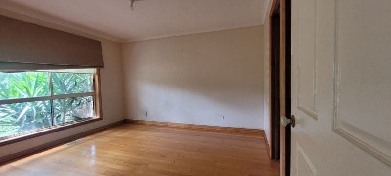 22 St Bernards Crescent, Lynbrook, Lynbrook - Thumbnail 4