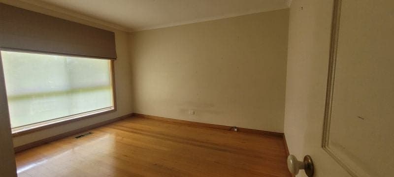22 St Bernards Crescent, Lynbrook, Lynbrook - Thumbnail 7