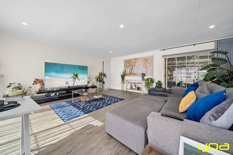 16 Taplan Crescent, Cranbourne West, Cranbourne West - Thumbnail 3