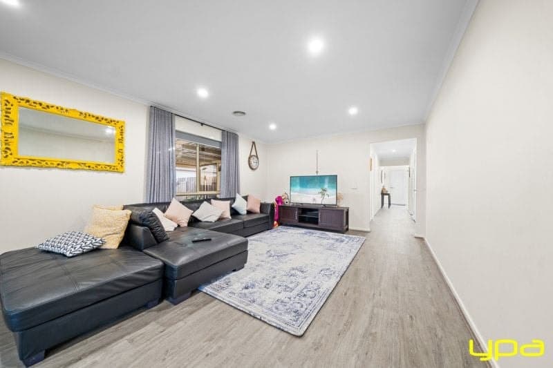 16 Taplan Crescent, Cranbourne West, Cranbourne West - Thumbnail 8
