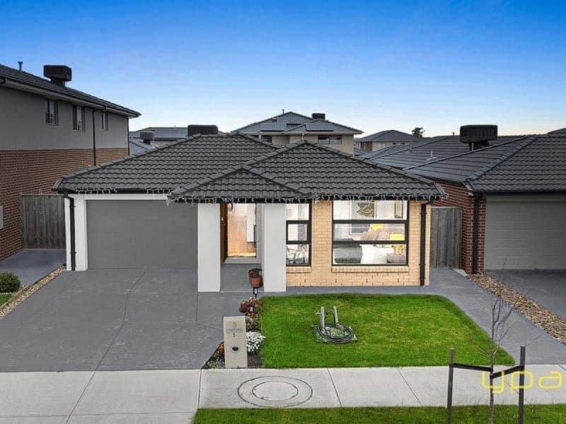 5 Cortajalla Avenue CLYDE NORTH VIC, Clyde North - Image 1
