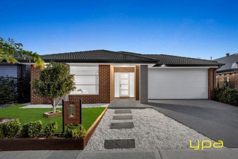 10 Walhallow Drive, Clyde North, Clyde North - Image 1