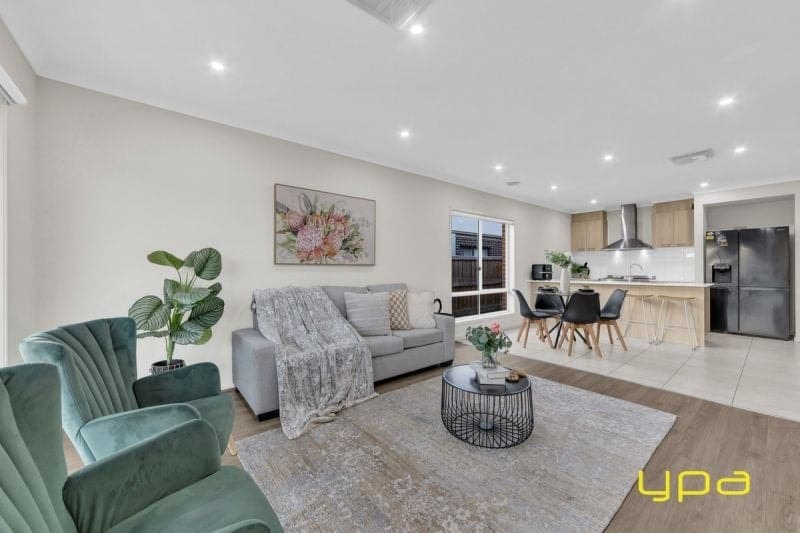10 Walhallow Drive, Clyde North, Clyde North - Thumbnail 3