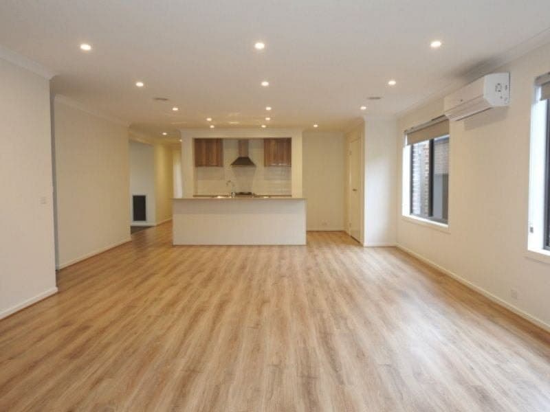 7 Almondbank Road Cranbourne East VIC, Cranbourne East - Thumbnail 2