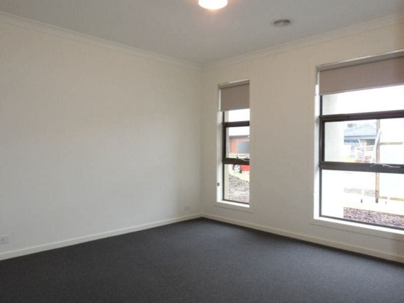 7 Almondbank Road Cranbourne East VIC, Cranbourne East - Thumbnail 5