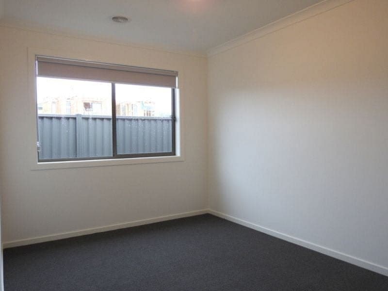 7 Almondbank Road Cranbourne East VIC, Cranbourne East - Thumbnail 7
