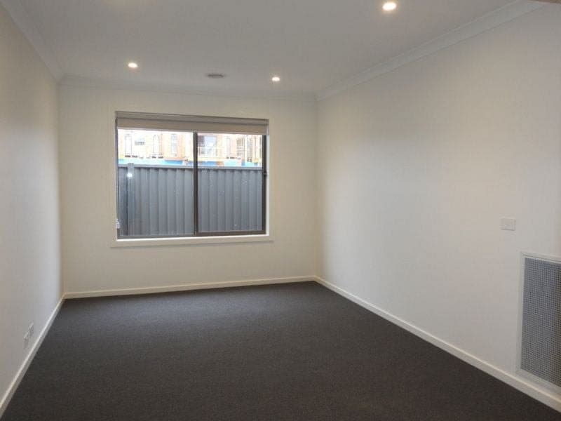 7 Almondbank Road Cranbourne East VIC, Cranbourne East - Thumbnail 8