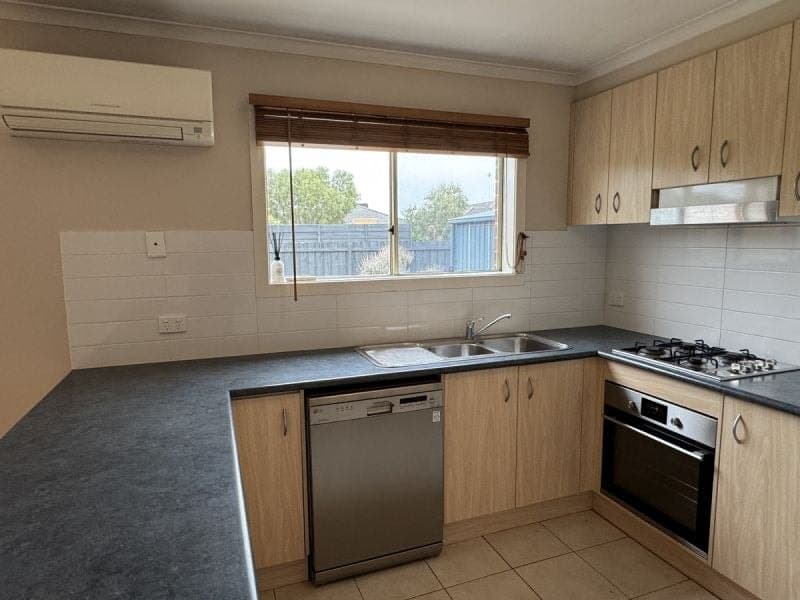 2 Karwarren Way, Cranbourne West, Cranbourne West - Thumbnail 6