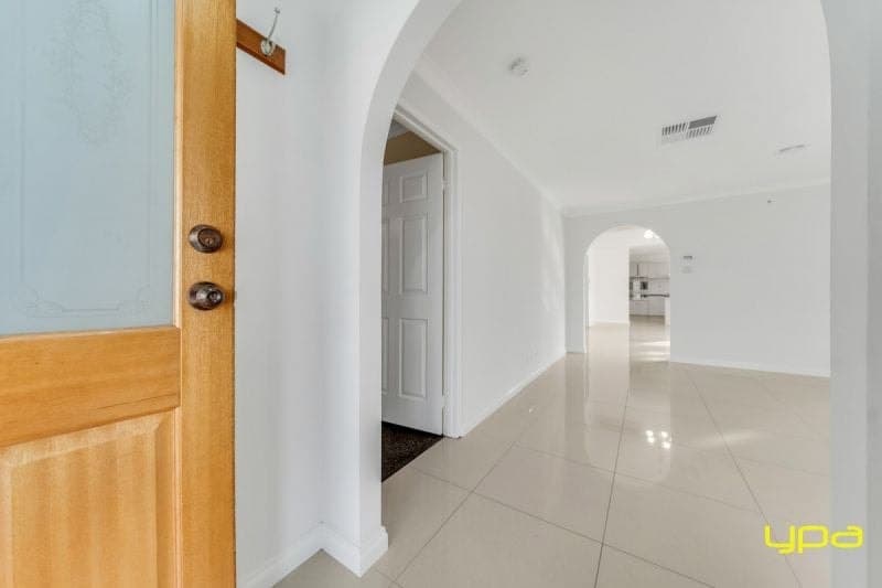 15 Mahogany Close, Hampton Park, Hampton Park - Thumbnail 3