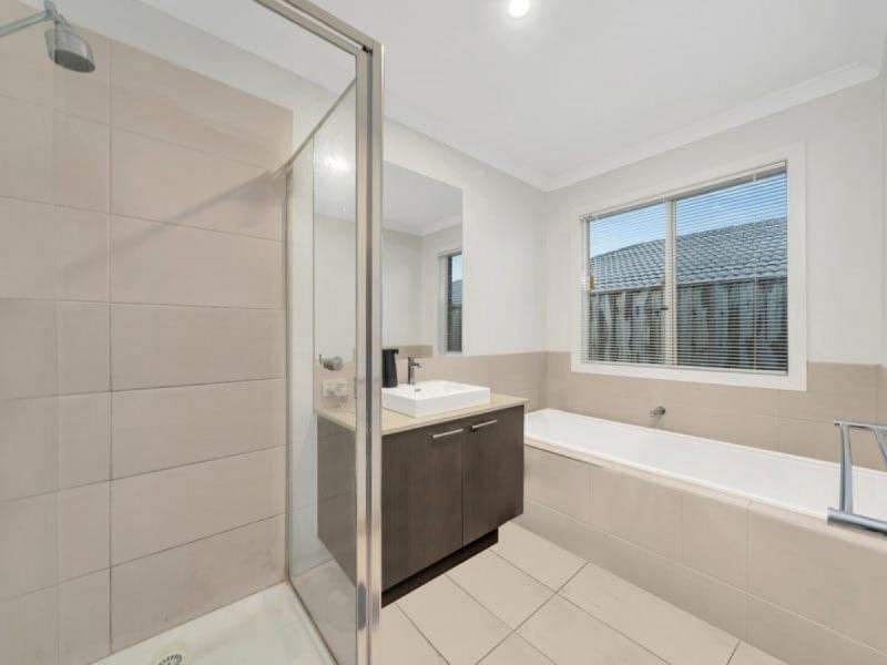 41 Moroak Crescent, CLYDE NORTH, Clyde North - Thumbnail 4
