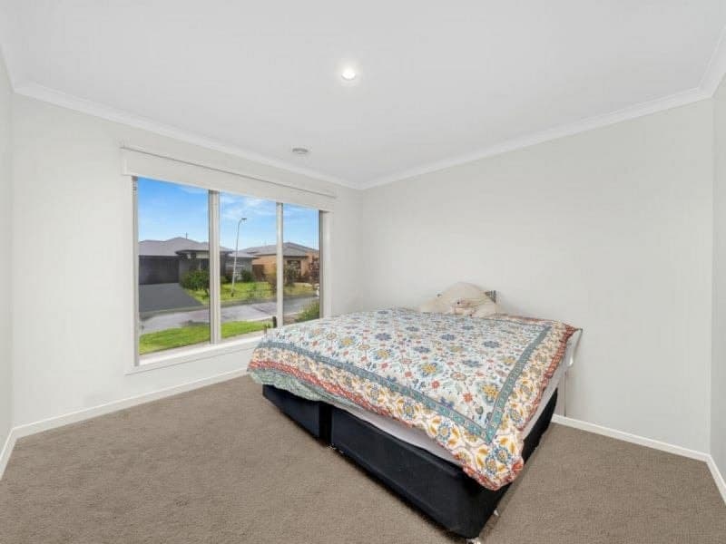 41 Moroak Crescent, CLYDE NORTH, Clyde North - Thumbnail 5