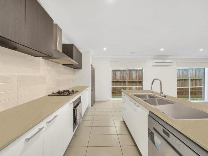 41 Moroak Crescent, CLYDE NORTH, Clyde North - Thumbnail 6