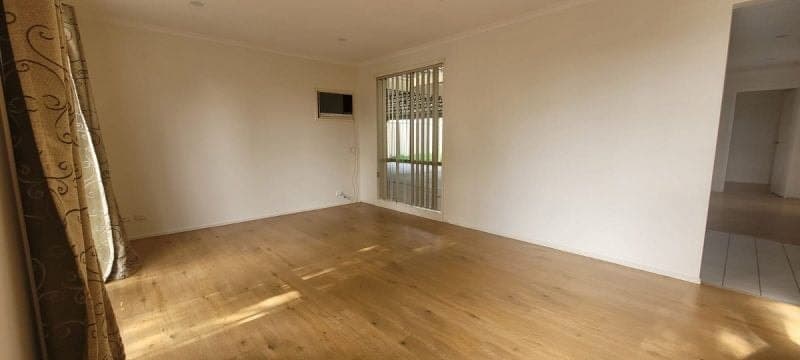 16 Hamilton Drive, CRANBOURNE NORTH, Cranbourne North - Thumbnail 2