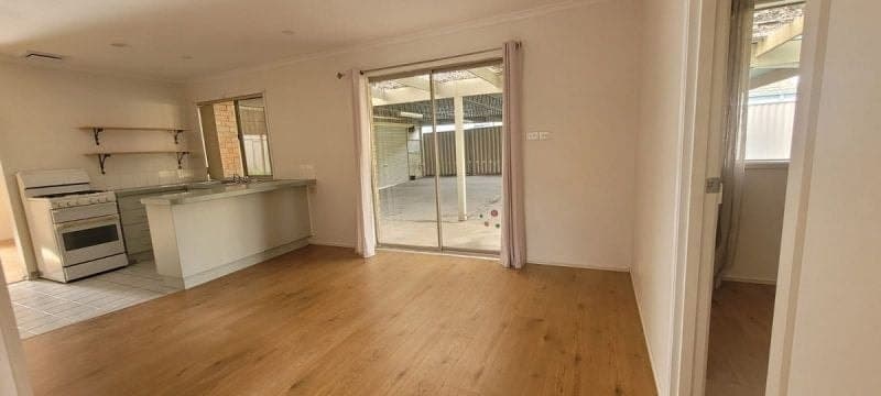 16 Hamilton Drive, CRANBOURNE NORTH, Cranbourne North - Thumbnail 4