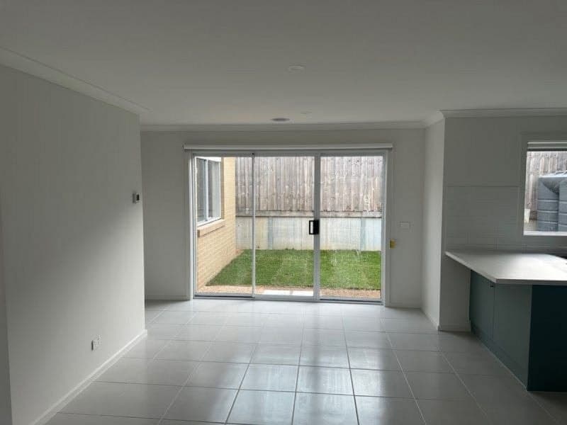 92 Ahern Road, Pakenham, Pakenham - Thumbnail 2