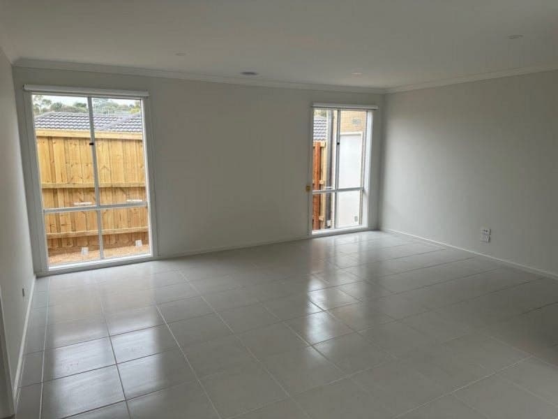 92 Ahern Road, Pakenham, Pakenham - Thumbnail 3