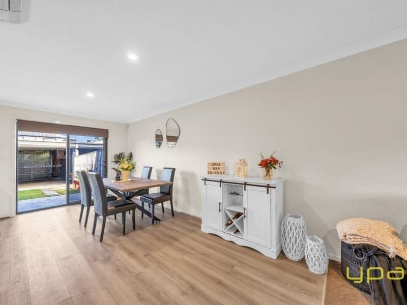 76 Green Gully Road, CLYDE, Clyde - Thumbnail 2
