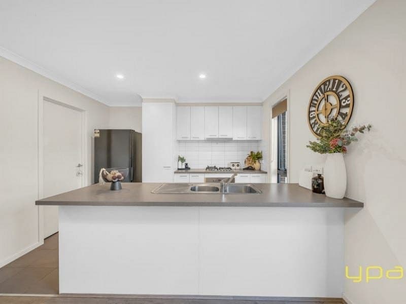76 Green Gully Road, CLYDE, Clyde - Thumbnail 5