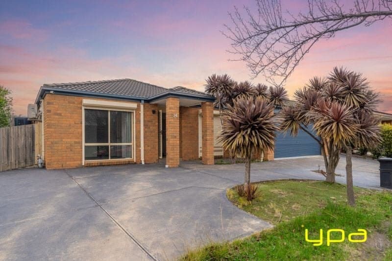 24 Nyarrin Place Cranbourne West VIC, Cranbourne West - Image 1
