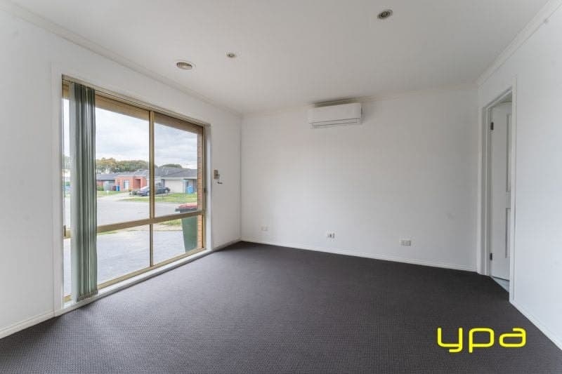 24 Nyarrin Place Cranbourne West VIC, Cranbourne West - Thumbnail 4