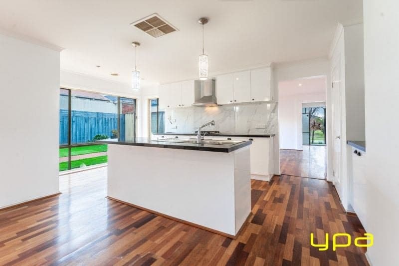 24 Nyarrin Place Cranbourne West VIC, Cranbourne West - Thumbnail 5