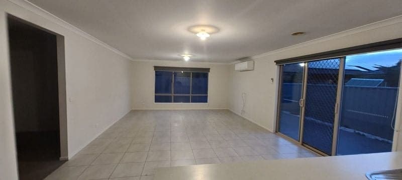 3 Tipperary Way Cranbourne East VIC, Cranbourne East - Thumbnail 2