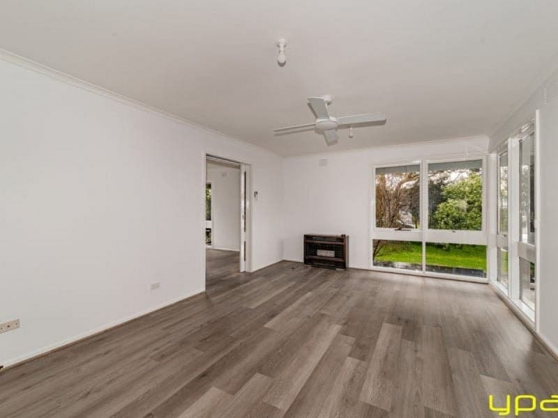 16 Rosalie Avenue, CRANBOURNE, Cranbourne - Thumbnail 2