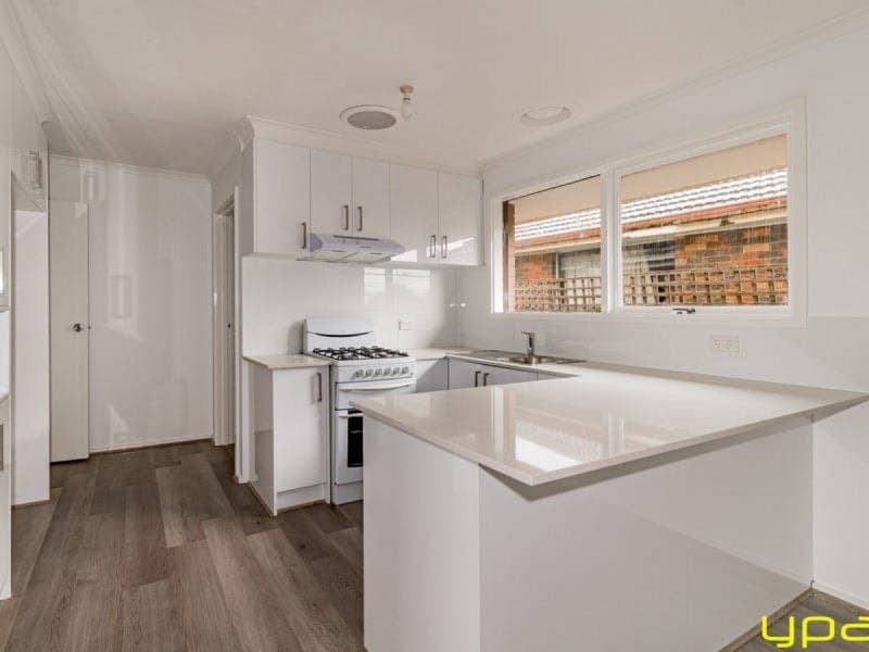 16 Rosalie Avenue, CRANBOURNE, Cranbourne - Thumbnail 4