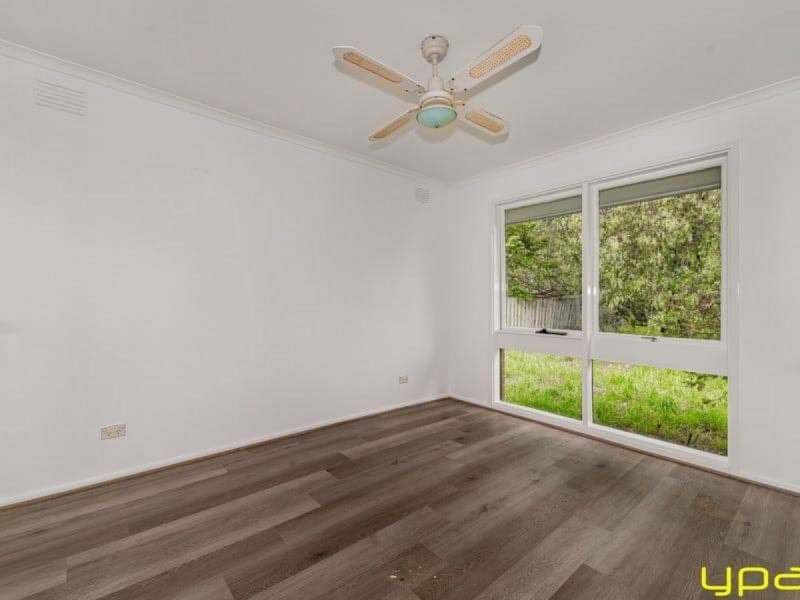 16 Rosalie Avenue, CRANBOURNE, Cranbourne - Thumbnail 5