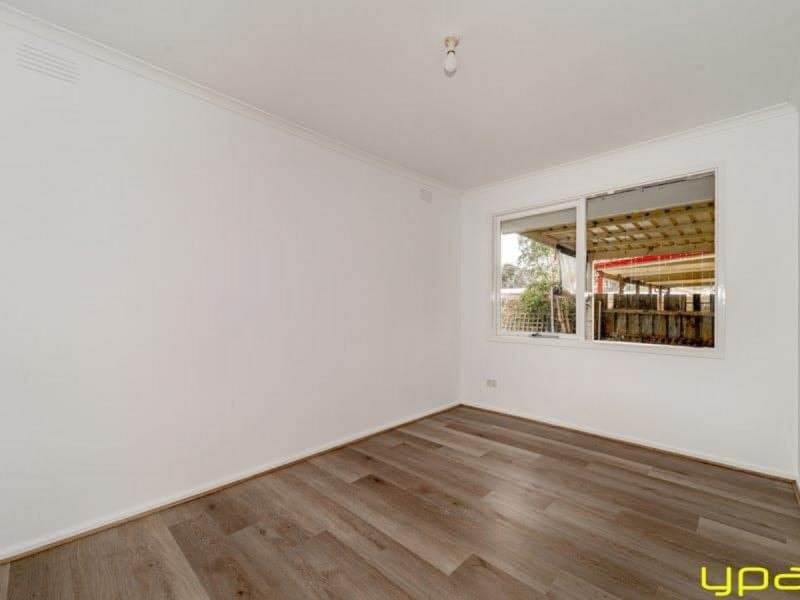 16 Rosalie Avenue, CRANBOURNE, Cranbourne - Thumbnail 6