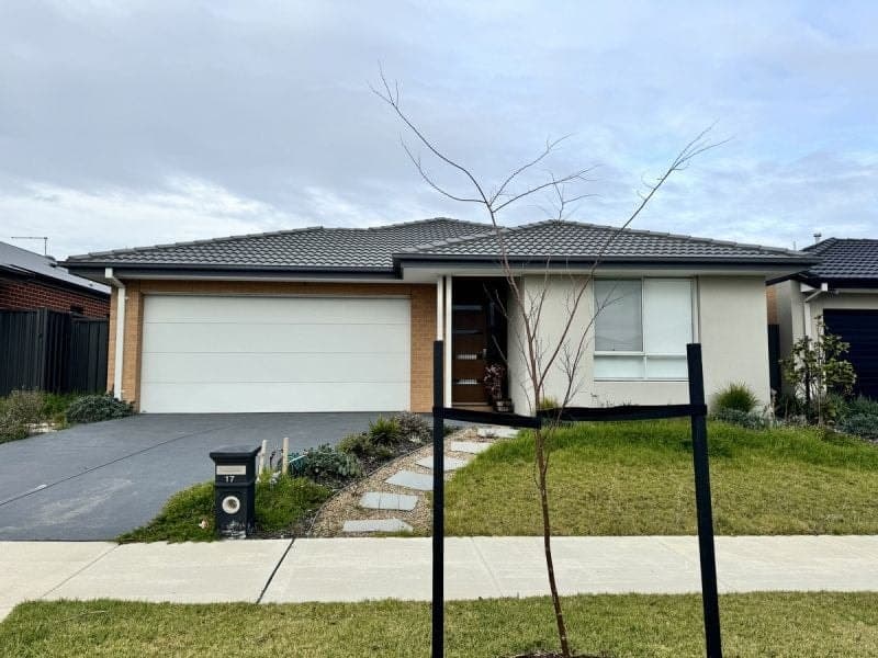 17 Fandango Street Clyde North VIC, Clyde North - Image 1