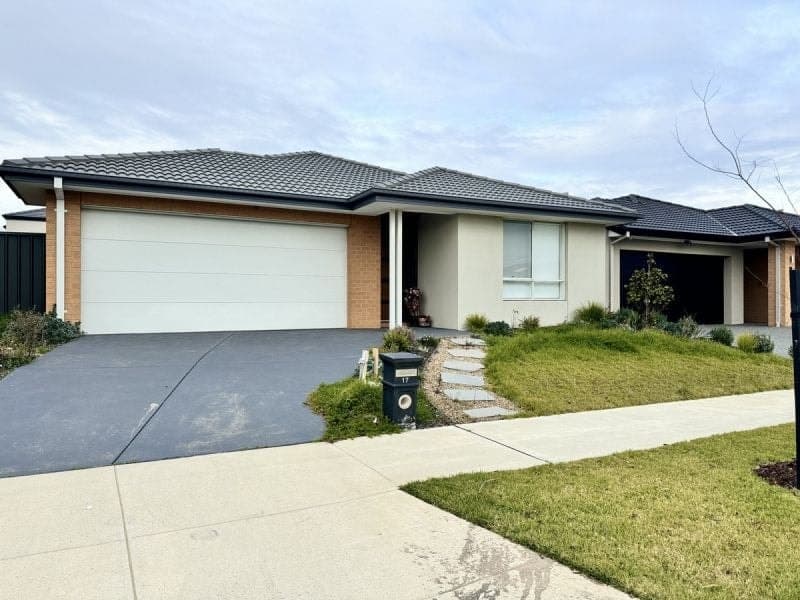17 Fandango Street Clyde North VIC, Clyde North - Thumbnail 2
