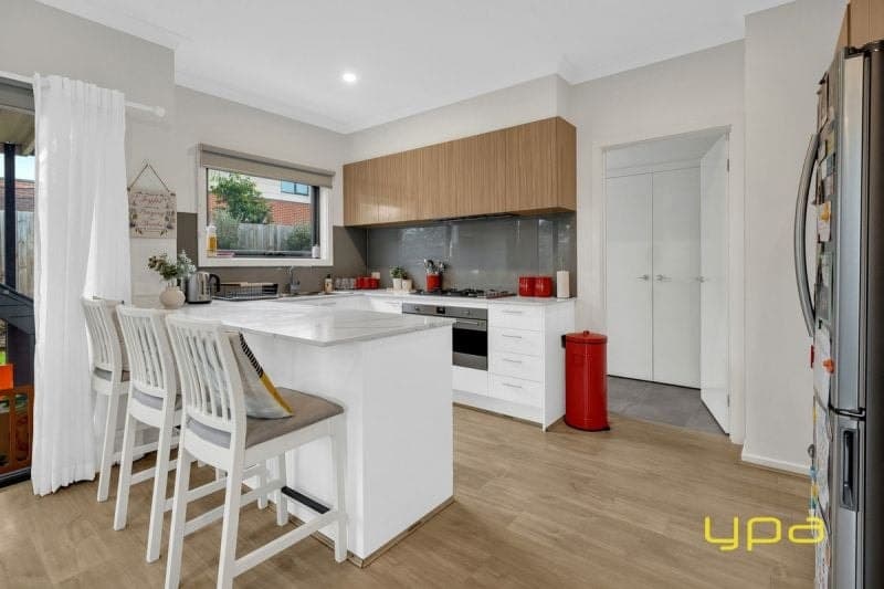 8 Gordal Court, Lynbrook, Lynbrook - Thumbnail 5