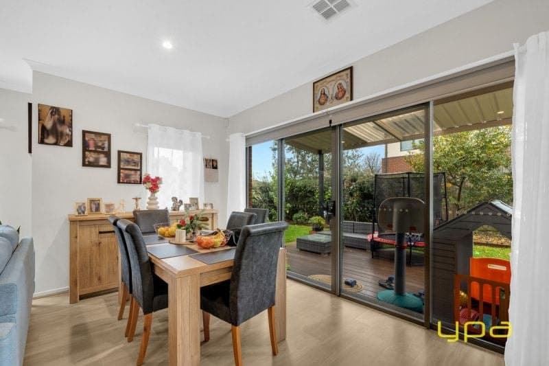 8 Gordal Court, Lynbrook, Lynbrook - Thumbnail 7