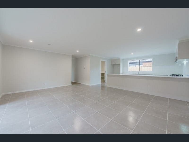 41 Elwood Avenue Pakenham VIC, Pakenham - Thumbnail 2
