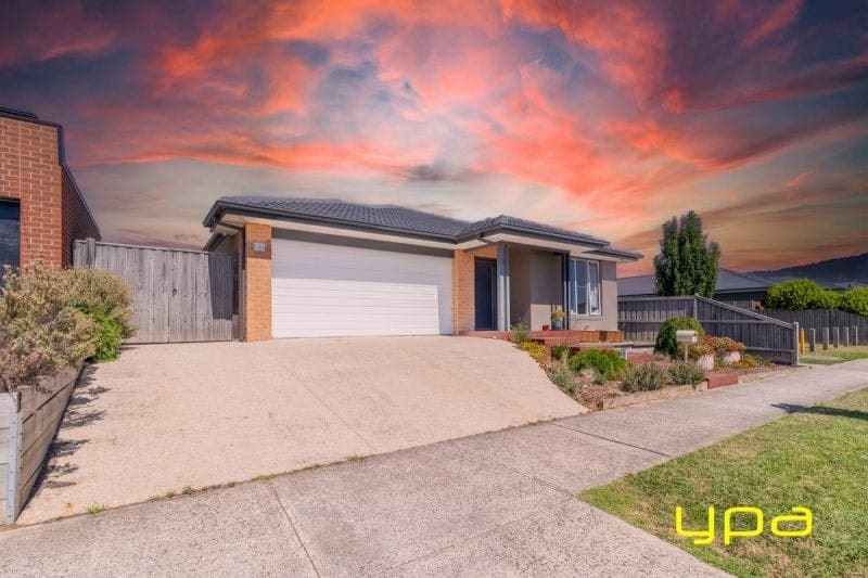37 Bradman Drive, Cranbourne West, Cranbourne West - Thumbnail 2