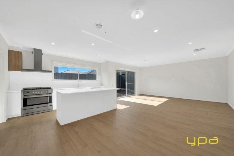 26 Athenaeum Avenue Clyde North VIC, Clyde North - Thumbnail 2