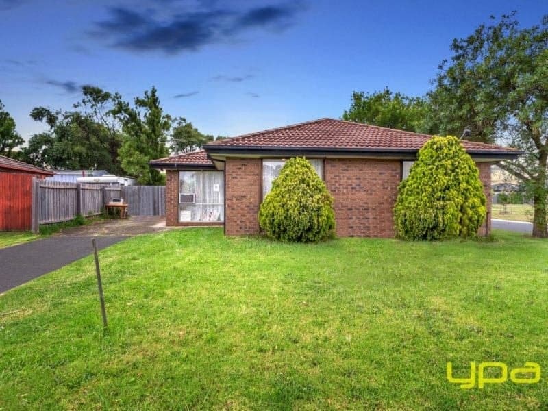 2 Elandra Way, CRANBOURNE WEST, Cranbourne West - Thumbnail 2